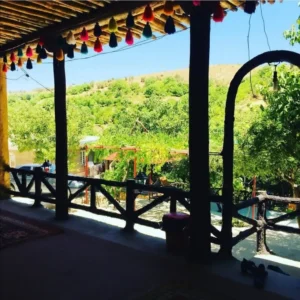 اقامتگاه بومگردی کهکران در دهستان شش پیر